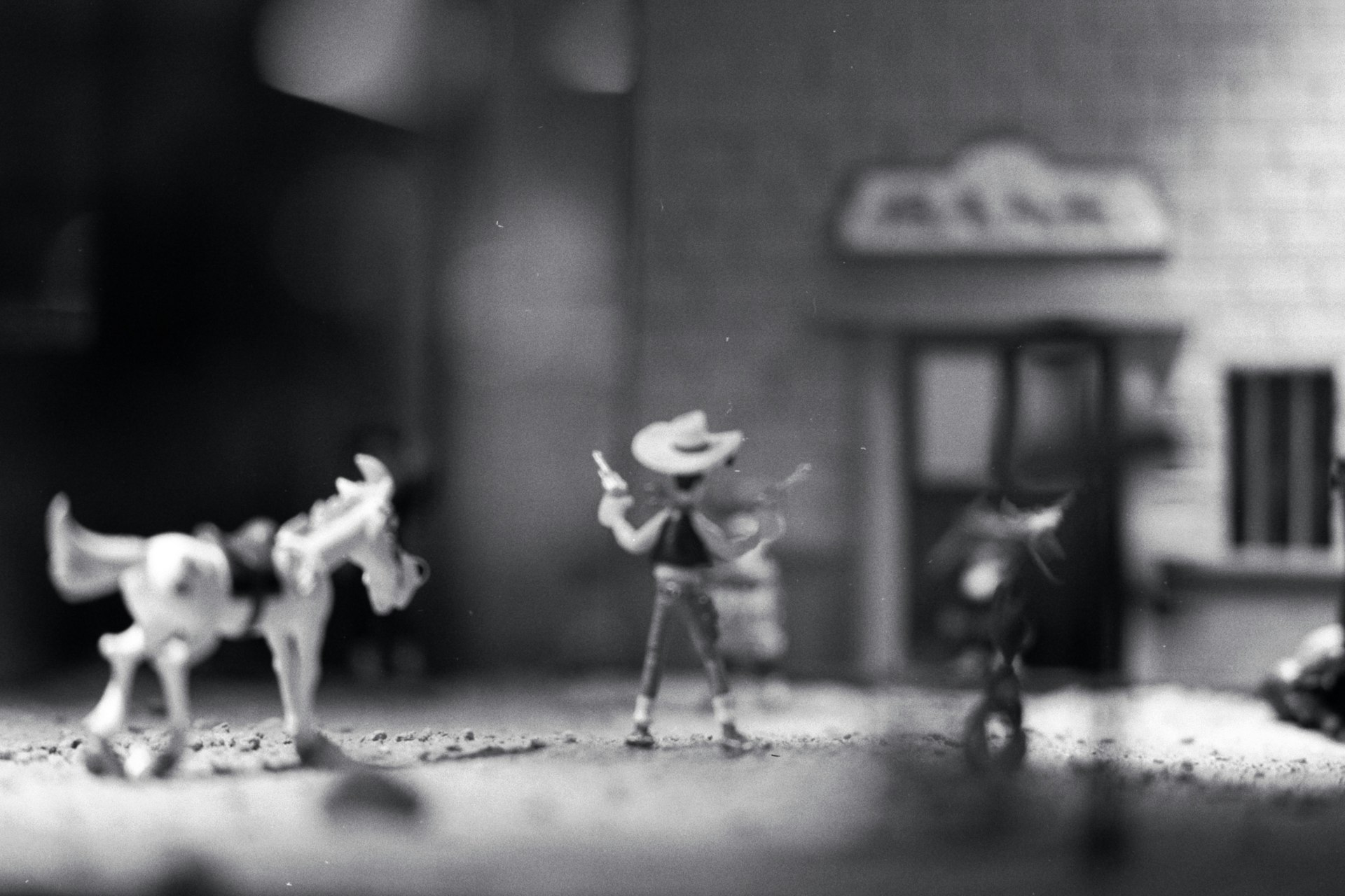 Unlocking Creativity Through Shadow Puppet Storytelling: A Step-by-Step Guide for All Ages